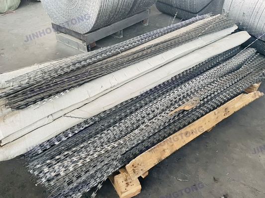 면도 가닥 가닥 500m 가닥 가닥 울타리 높은 팽창 강도 와이어 및 7.5cm-15cm의 가닥 거리의 특징