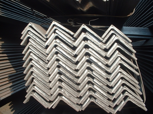 Q195 등급 핫 롤링 ASTM A36 SS400 S235JR S345JR ±1% 허용량과 같은 앵글 바 / 앵글 스틸 / 철 앵글 바