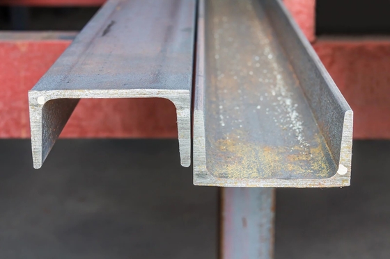 CIF/CFR/FOB/EX-WORK 용어 지원 시스템용 U 채널 탄소 철강 ASTM 표준 Q235 Q345 SS400 0.8mm-3.0mm 두께
