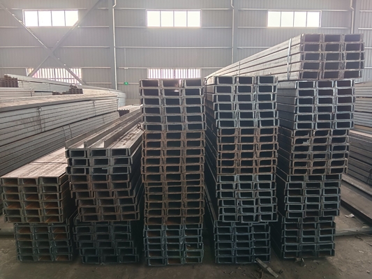 CIF/CFR/FOB/EX-WORK 용어 지원 시스템용 U 채널 탄소 철강 ASTM 표준 Q235 Q345 SS400 0.8mm-3.0mm 두께