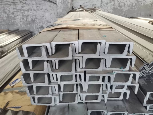 CIF/CFR/FOB/EX-WORK 용어 지원 시스템용 U 채널 탄소 철강 ASTM 표준 Q235 Q345 SS400 0.8mm-3.0mm 두께