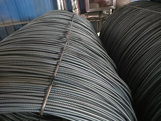 핫 롤링 HRB400 변형 된 철강 장단, 공장 제조, 구조 강화용으로 12mm 및 16mm 크기로 제공됩니다.