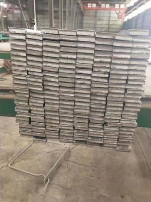중국 공장 가벼운 강철 탄소 강철 평면 막대 블랙 표면 Q195 Q235 Q275 뜨거운 곰팡이 건설 응용 강철 포로필