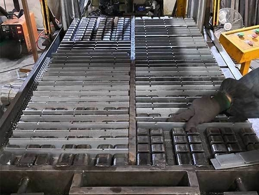 공장 사용자 정의 스테인리스 스틸 바닥 Grating 1000*1000mm,2000*1000mm 다이아몬드 모양의 철 Grating
