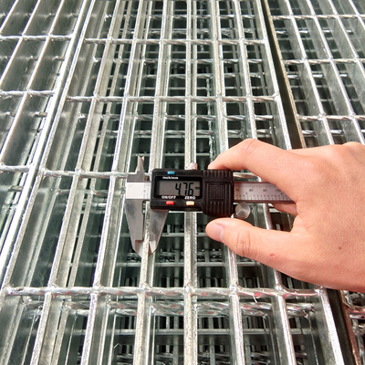 공장 도매 젤로 된 강철 산업 Grating 25X5 32X5 핫 디프 젤로 된 바닥 강철 Grating