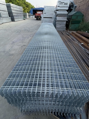 고품질 반 미끄러기 톱니 모양 배수 덮개 32 * 5mm 금속 건축물 건설 재료 강철 Grating