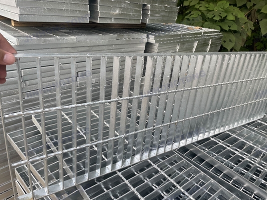 중국에서 제조 공장 가연 금속 강철 Q235 345 Grating Walkway 플랫폼 계단 발자국