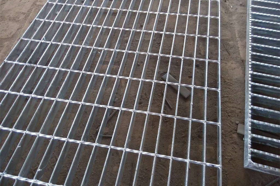 중국에서 제조 공장 가연 금속 강철 Q235 345 Grating Walkway 플랫폼 계단 발자국